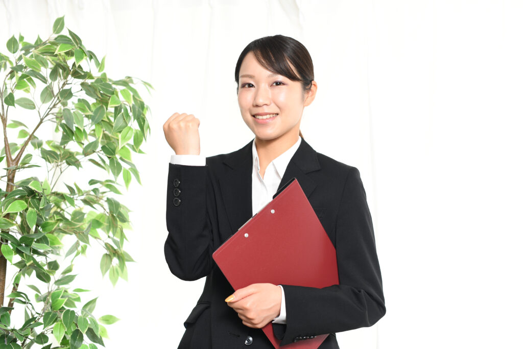 スーツ姿の女性