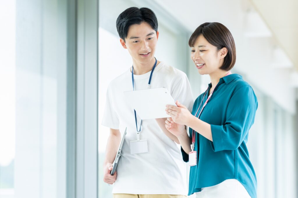 問題解決をする男女