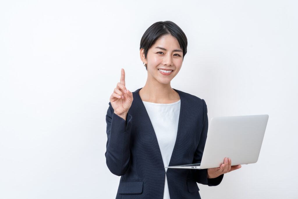 提案する女性