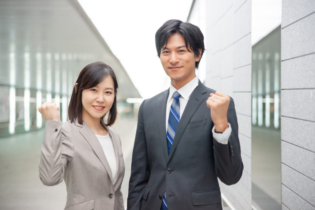 男女のビジネスパーソン