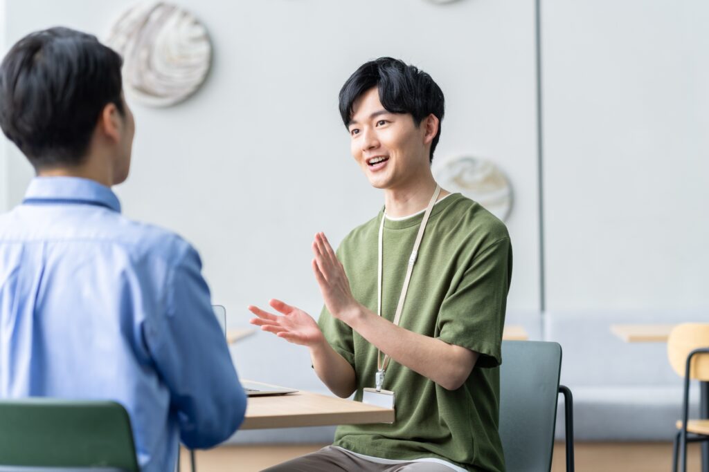 打ち合わせをするビジネスマン