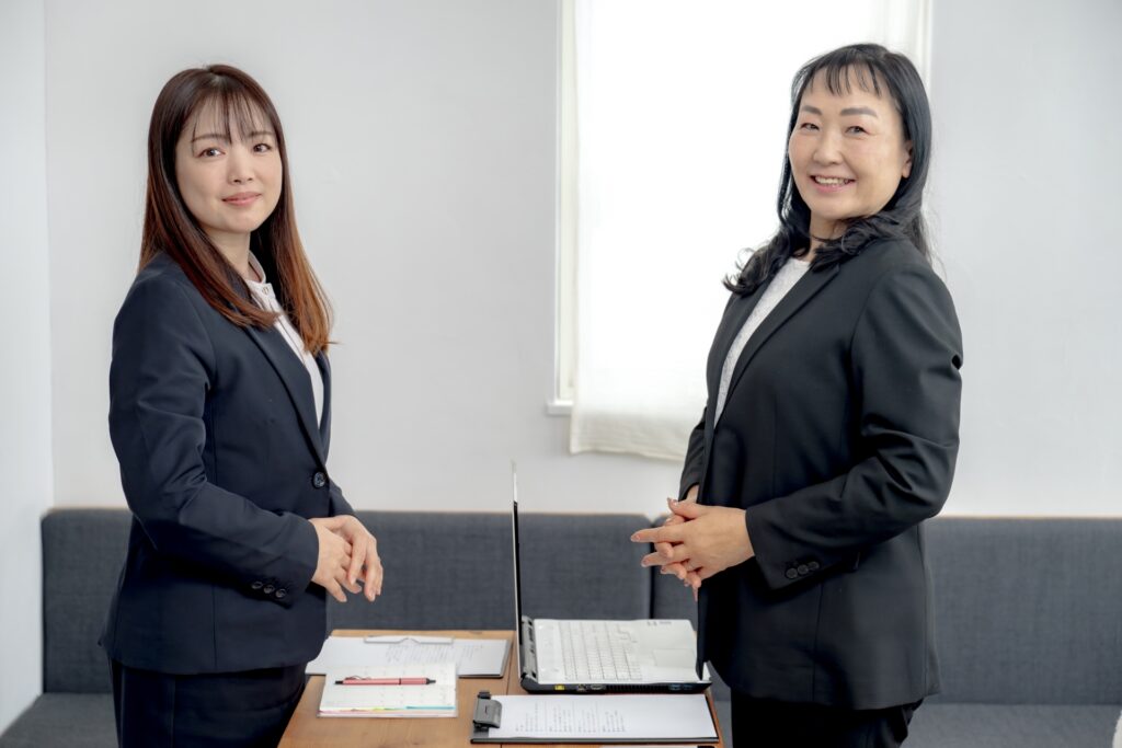 2人のビジネスウーマン