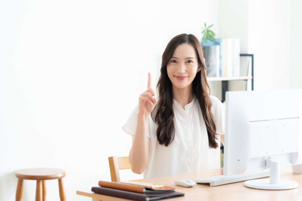 テレワークをする女性