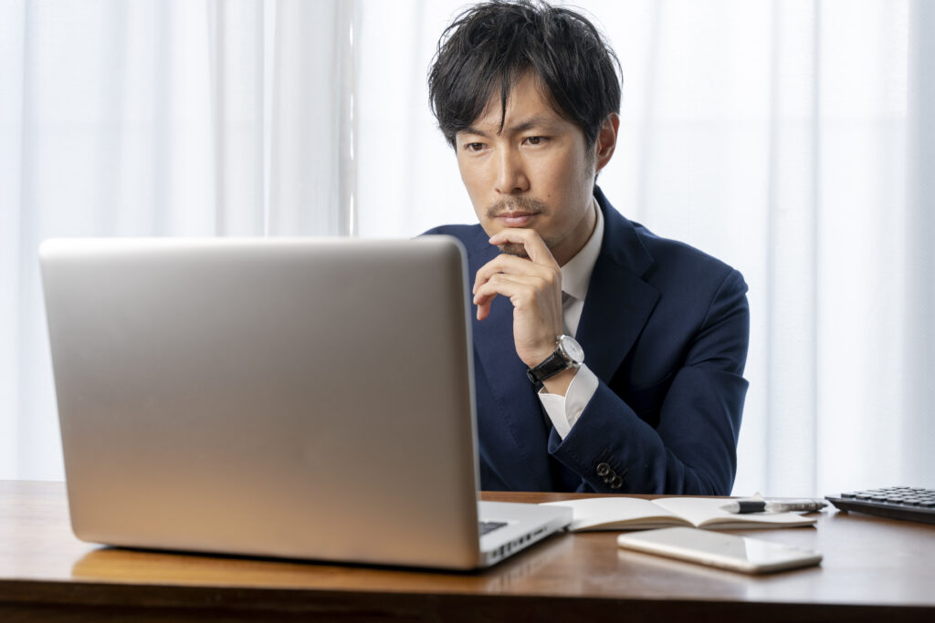 在宅ワークの男性