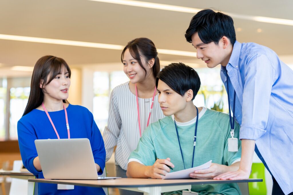 ミーティングをする人々