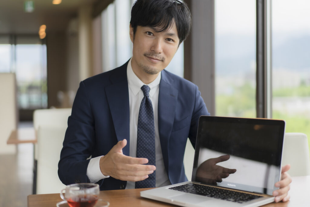 カフェのビジネスマン