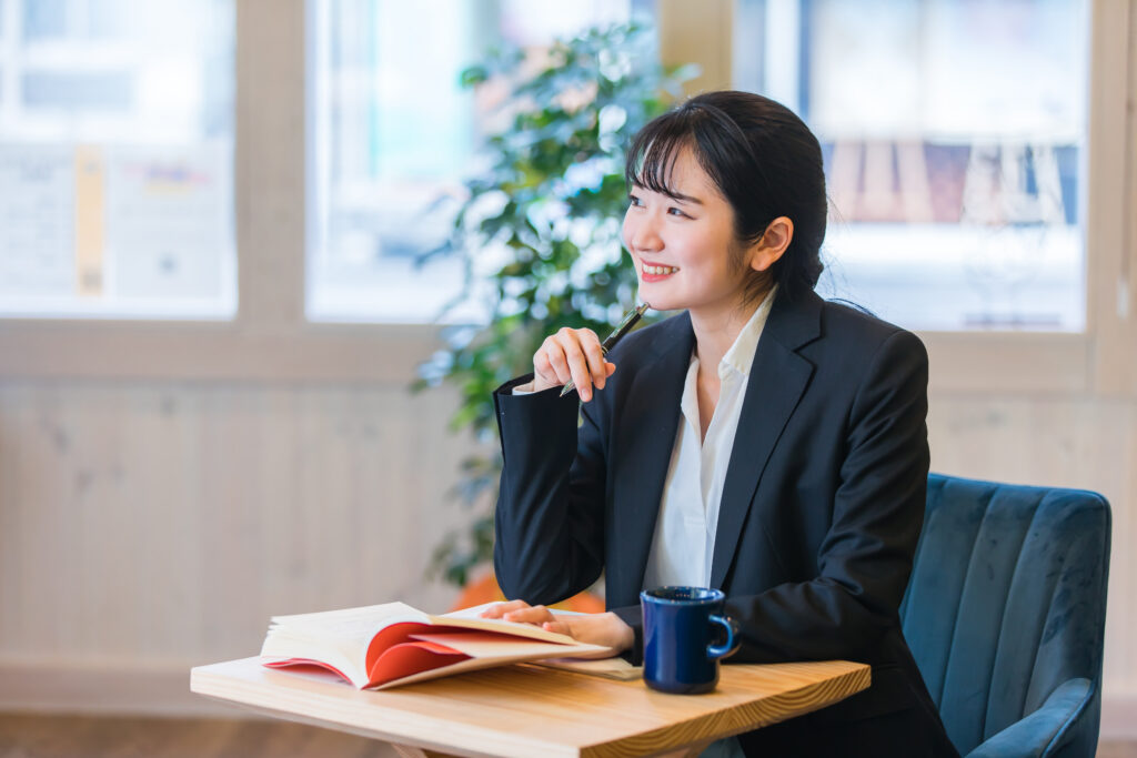 勉強する女性