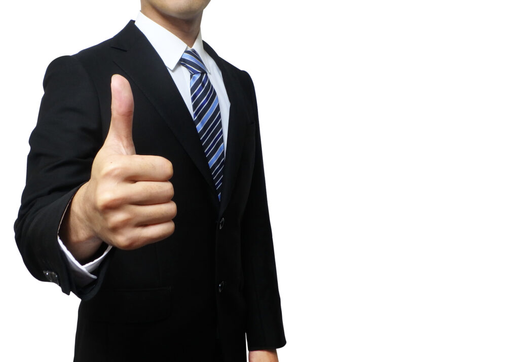 グッドポーズをするスーツ姿のビジネスマン（白背景）