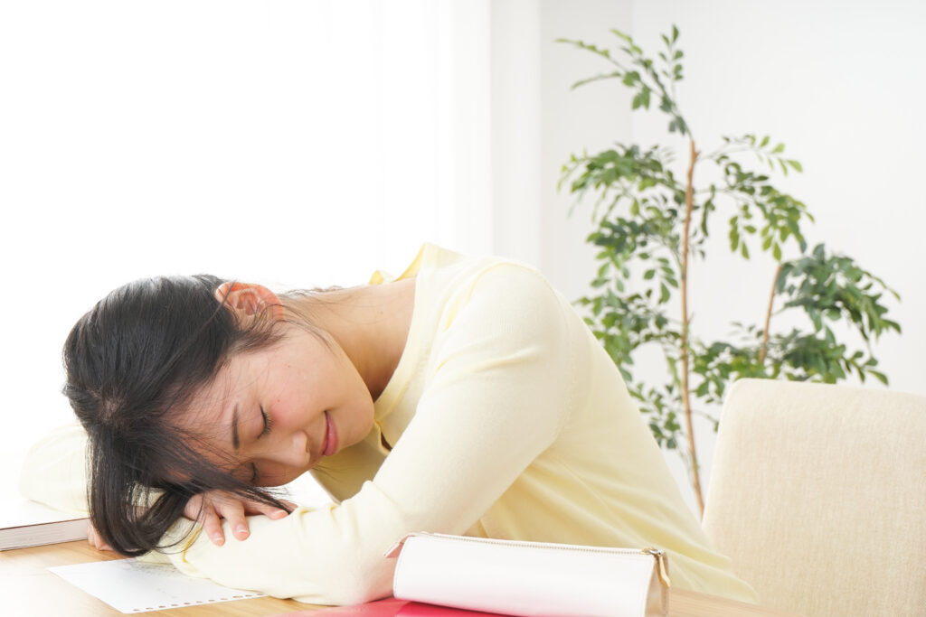睡眠不足の女性