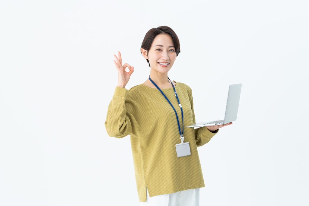 OKサインのミドルのエンジニア