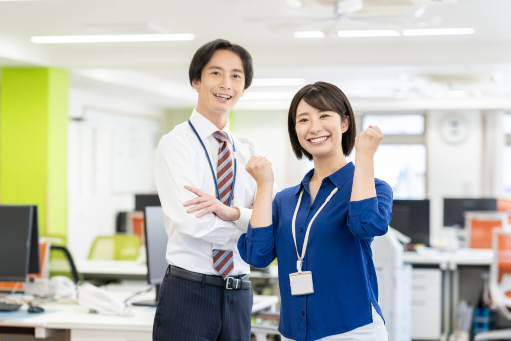 頑張るオフィスのスタッフ