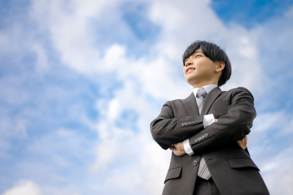 青空と男性