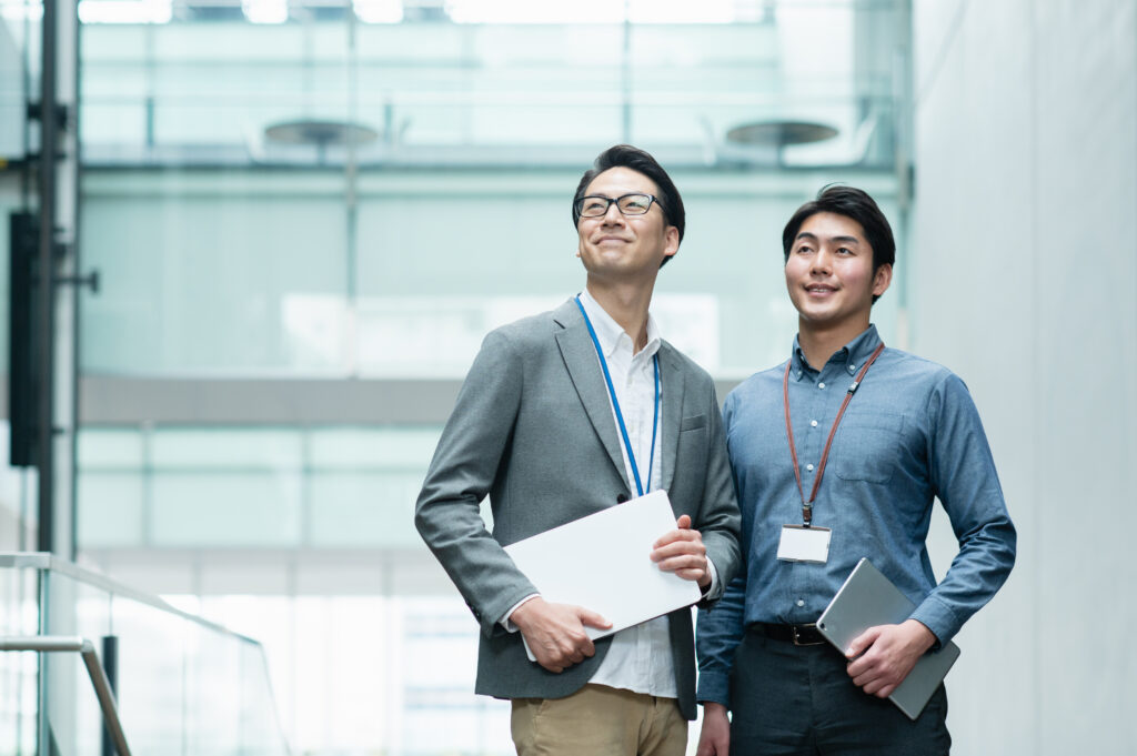 オフィスで働くビジネスマン