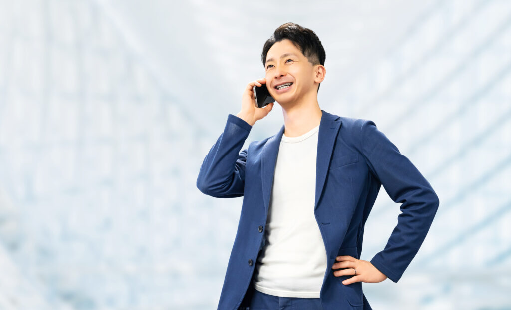 笑顔の男性ビジネスマン