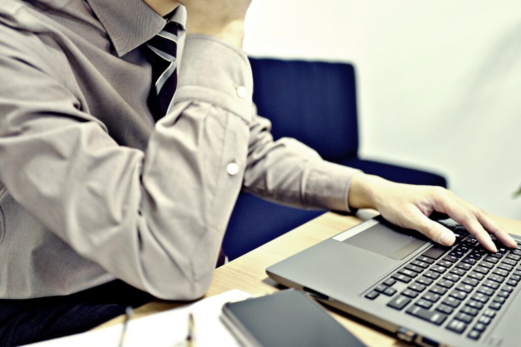 睡眠不足の男性