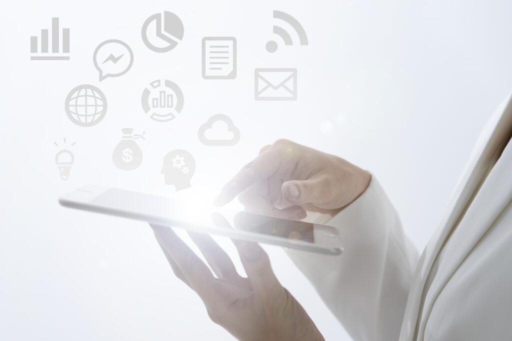  モバイル端末と様々な機能を表すアイコン