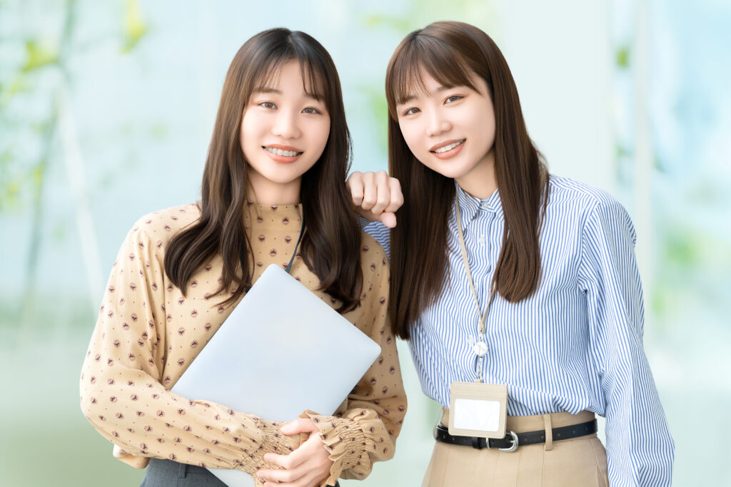 仲のいい2人の女性