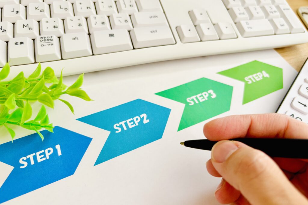 目標へのステップを書き出す人