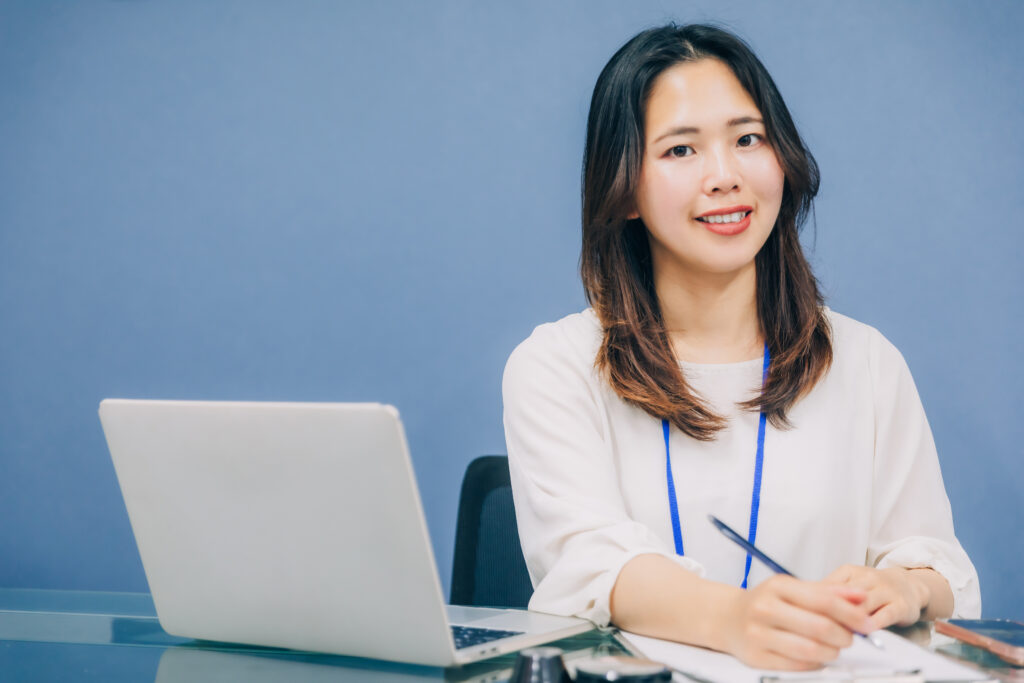 仕事をするビジネスウーマン