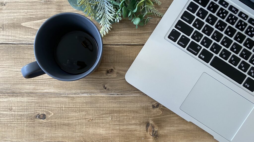 パソコンとコーヒー