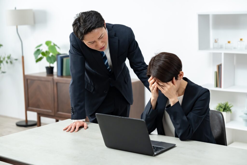 慰めるビジネスマン