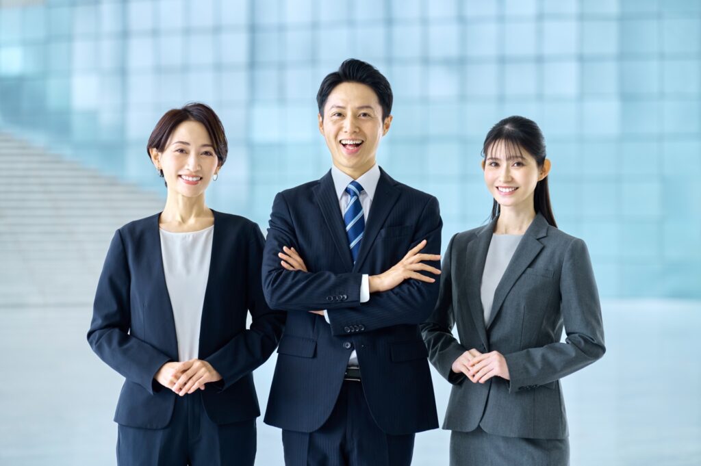 笑顔のビジネスパーソン