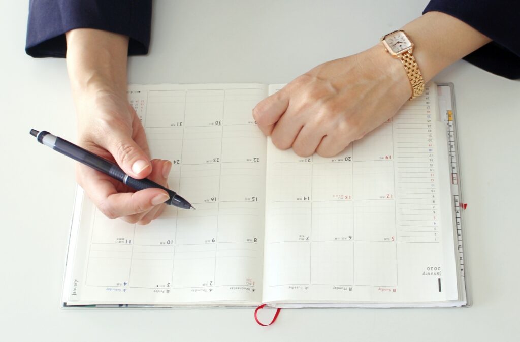 女性　ビジネス　手帳