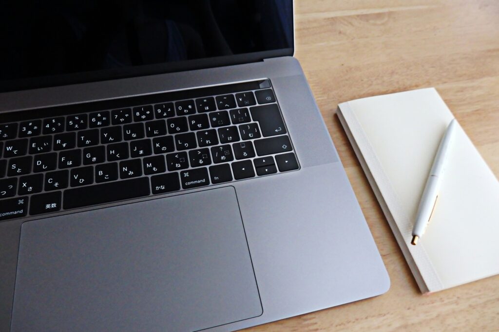ノートパソコンとノート_08