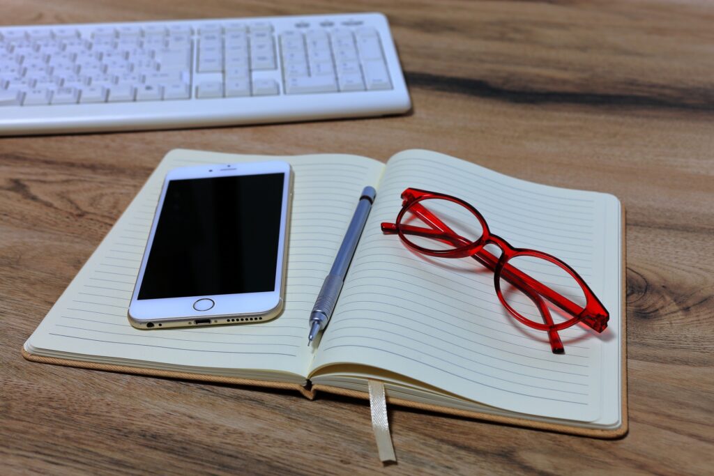 スマホとメガネ