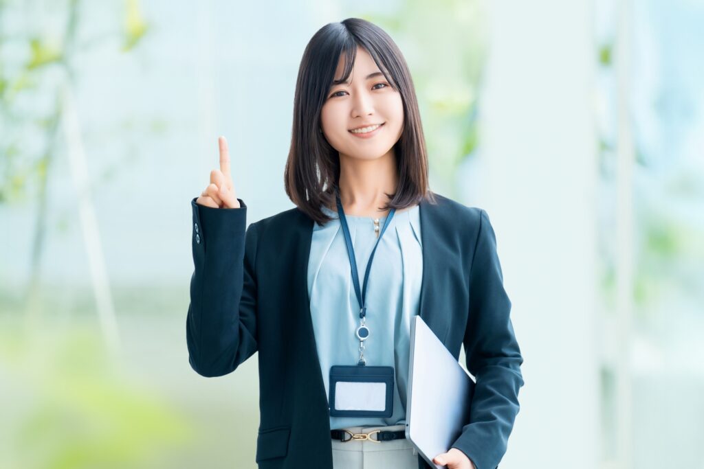 メリットを示す女性