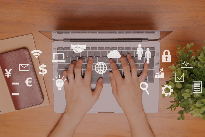 ノートパソコンとタイピングする女性の手とIoTイメージ