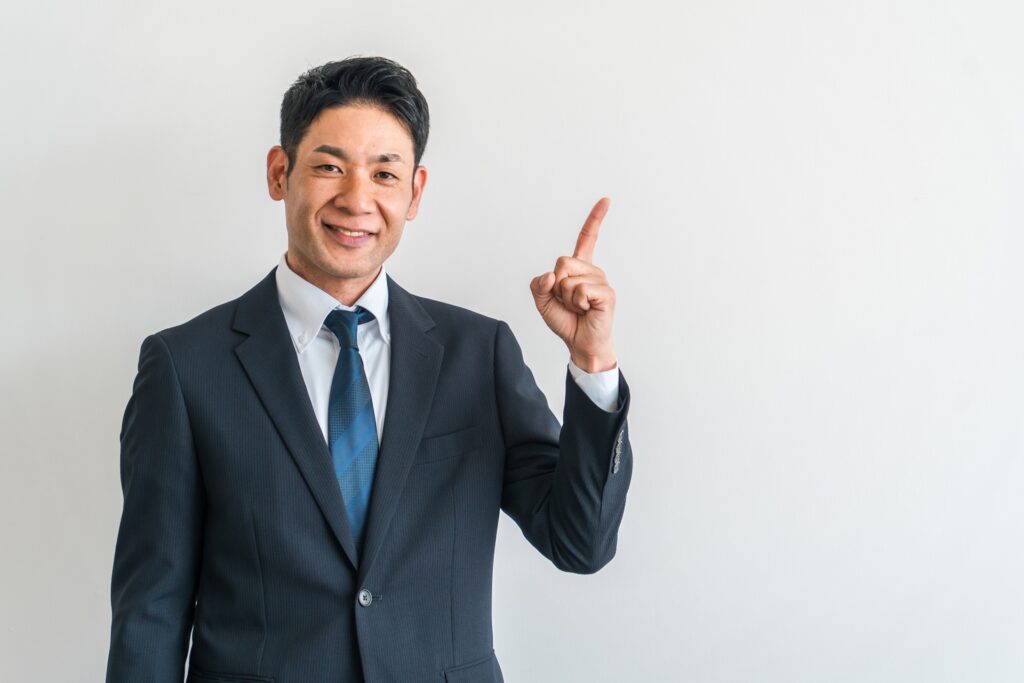 ポイントを教える男性