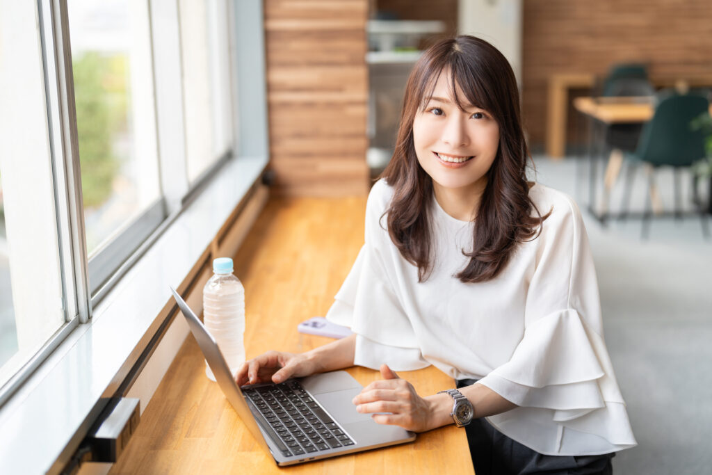 リモートワークの女性