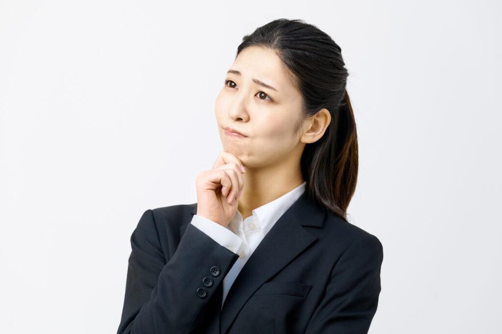 疑問を持つ女性