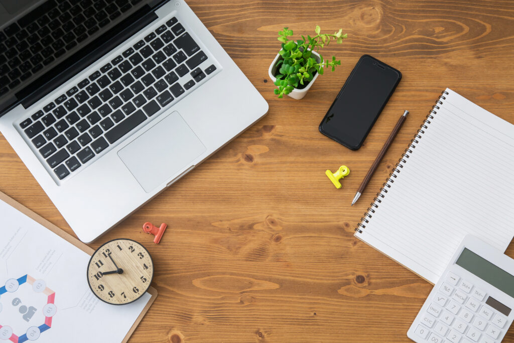 テーブルと筆記用具