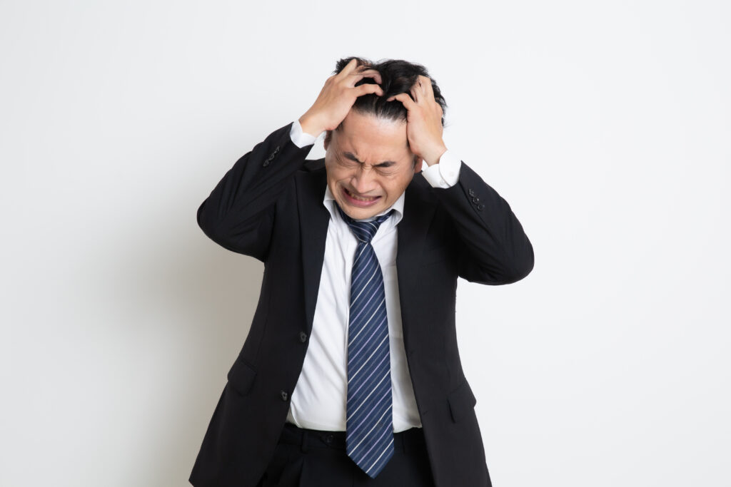 落ち込んでいる男性