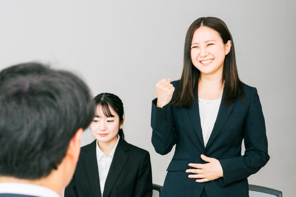企業面接・就職活動(自己PR・ガッツポーズ)