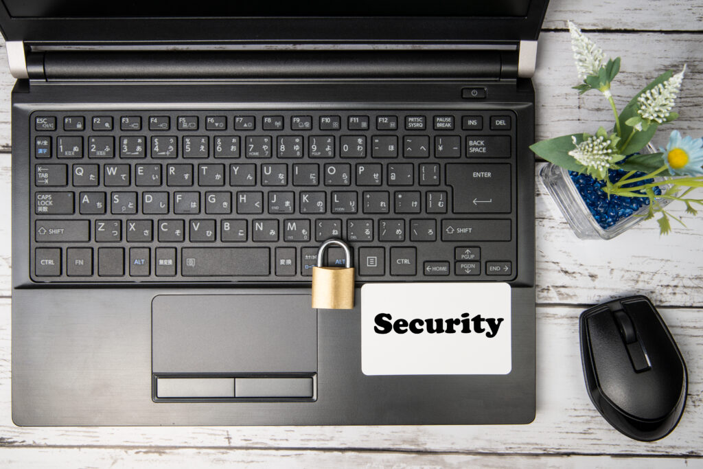 パソコンとセキュリティーと書かれたカード