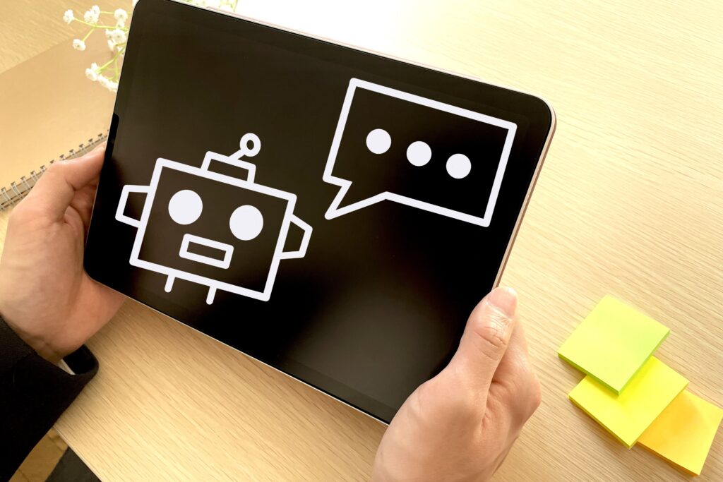 タブレットでチャットボットを使う人