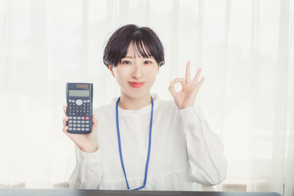 OKサインする女性