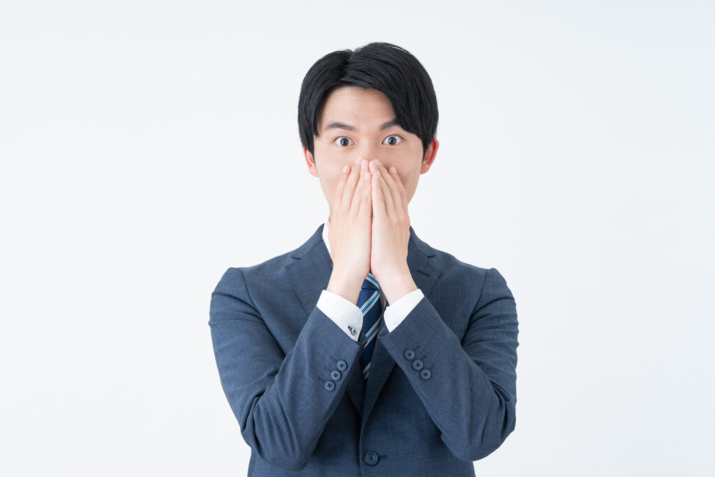 驚くビジネスマン
