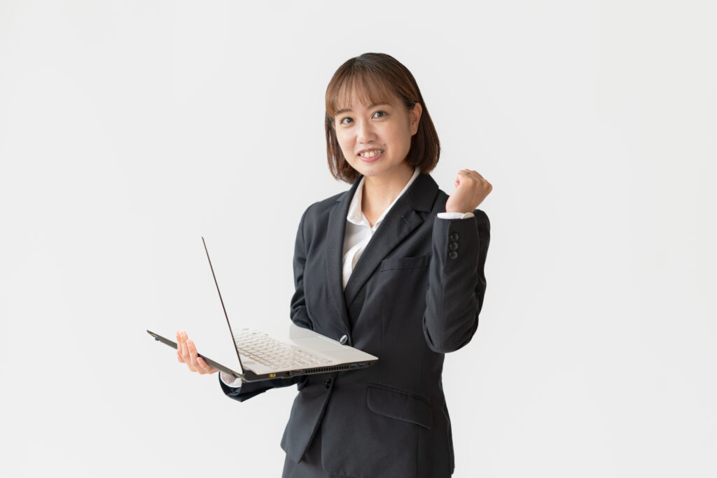 パソコンとビジネスウーマン