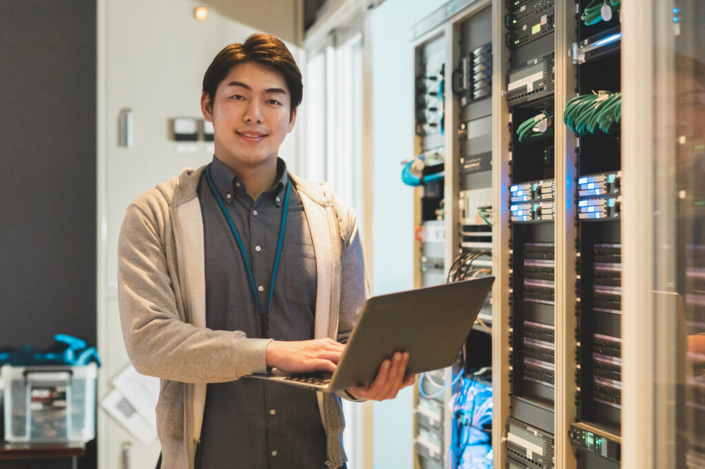 若い男性システムエンジニア