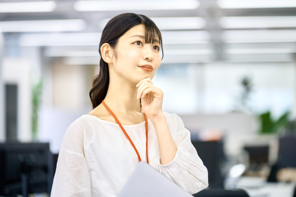考える ビジネスウーマン