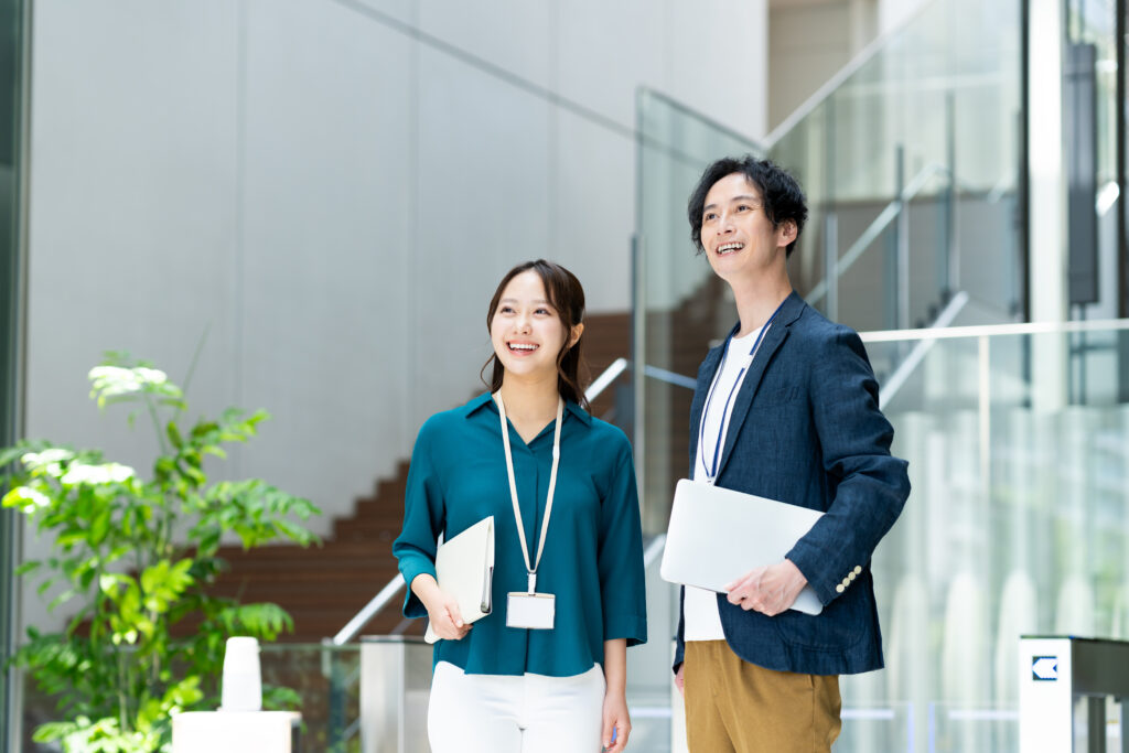 オフィスで働くビジネスマン