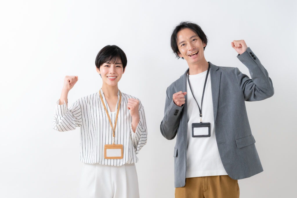 白バックの若い男女のビジネスマン