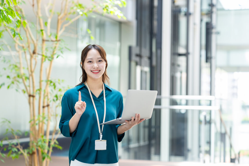 おすすめするビジネスウーマン