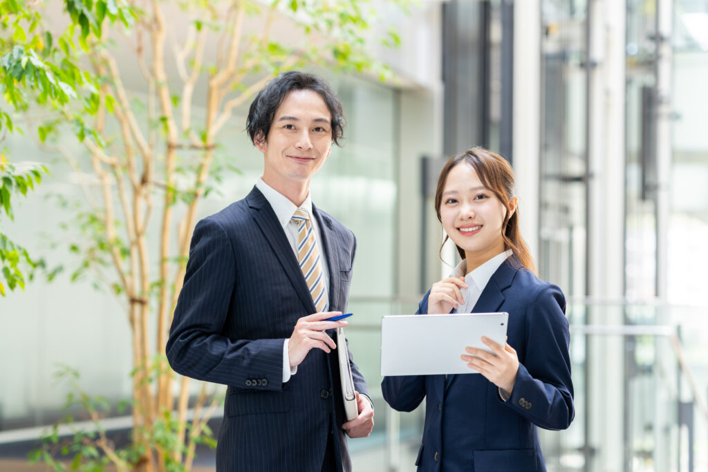 オフィスで働くビジネスマン