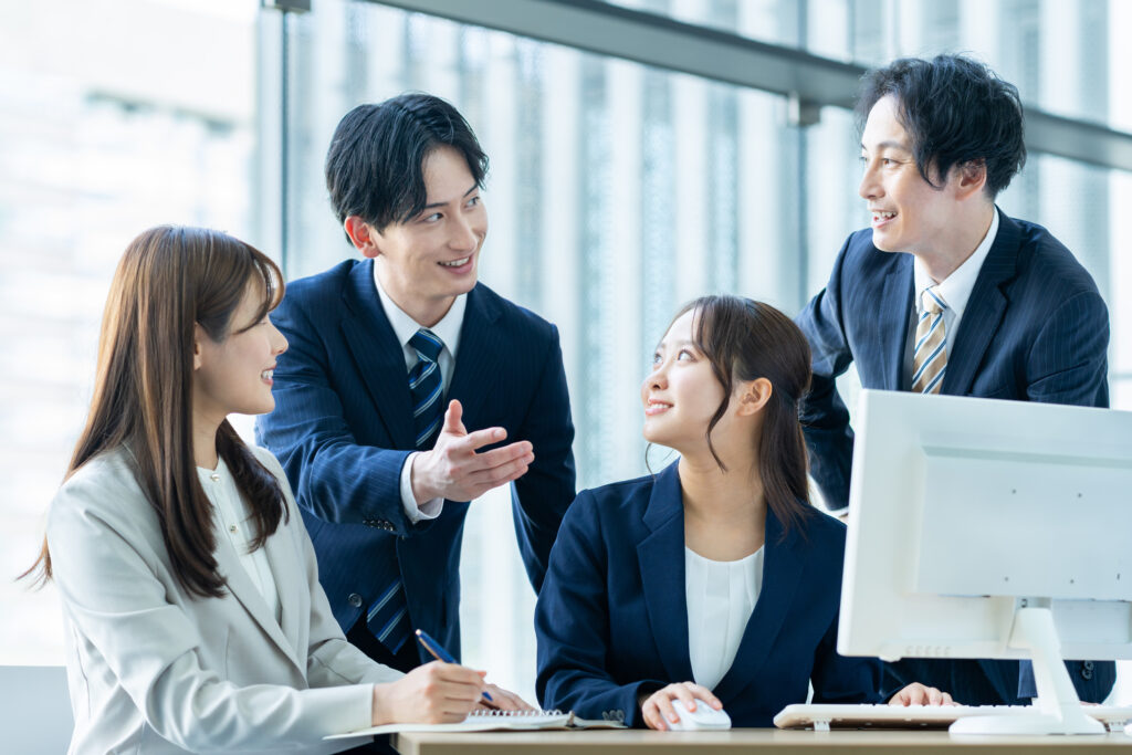 オフィスで働くビジネスマン