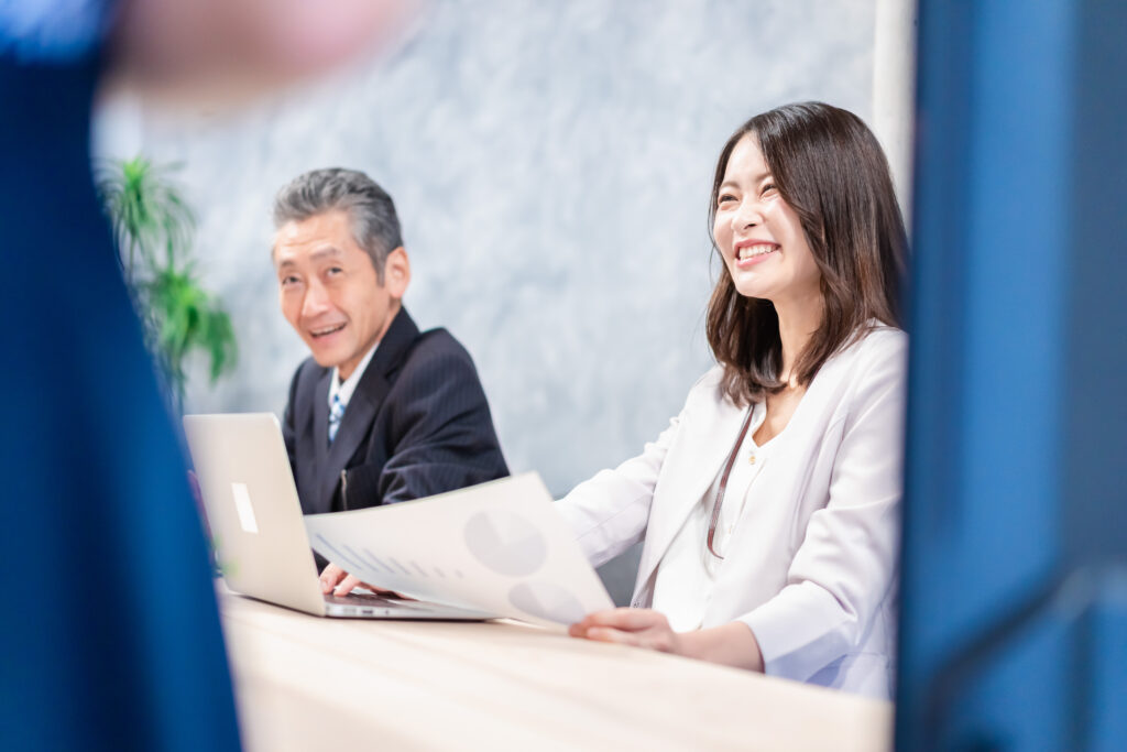 笑顔の女性